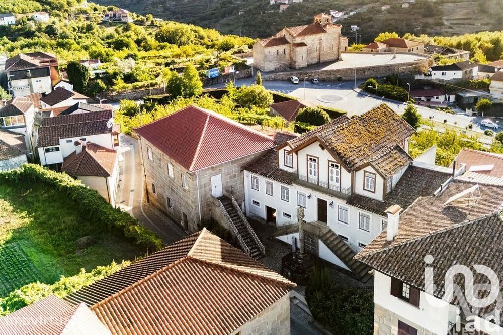 Quinta T8 em São Martinho de Mouros de 558 m2