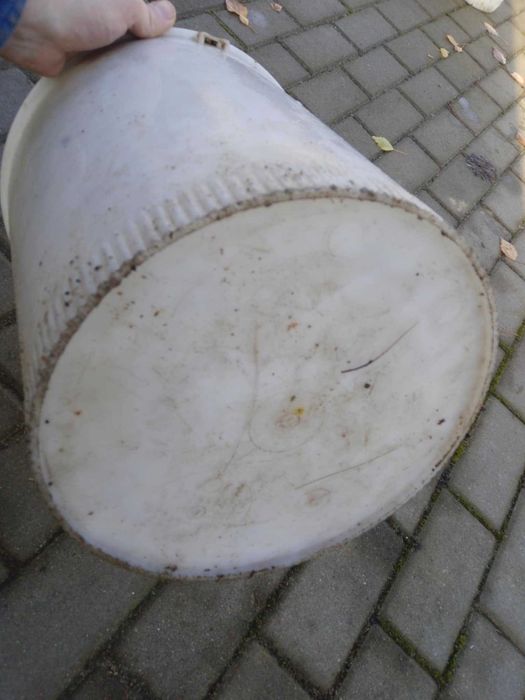 Wiadro plastikowe wiaderko białe z lejkiem dziubkiem 25l 32cm PRL