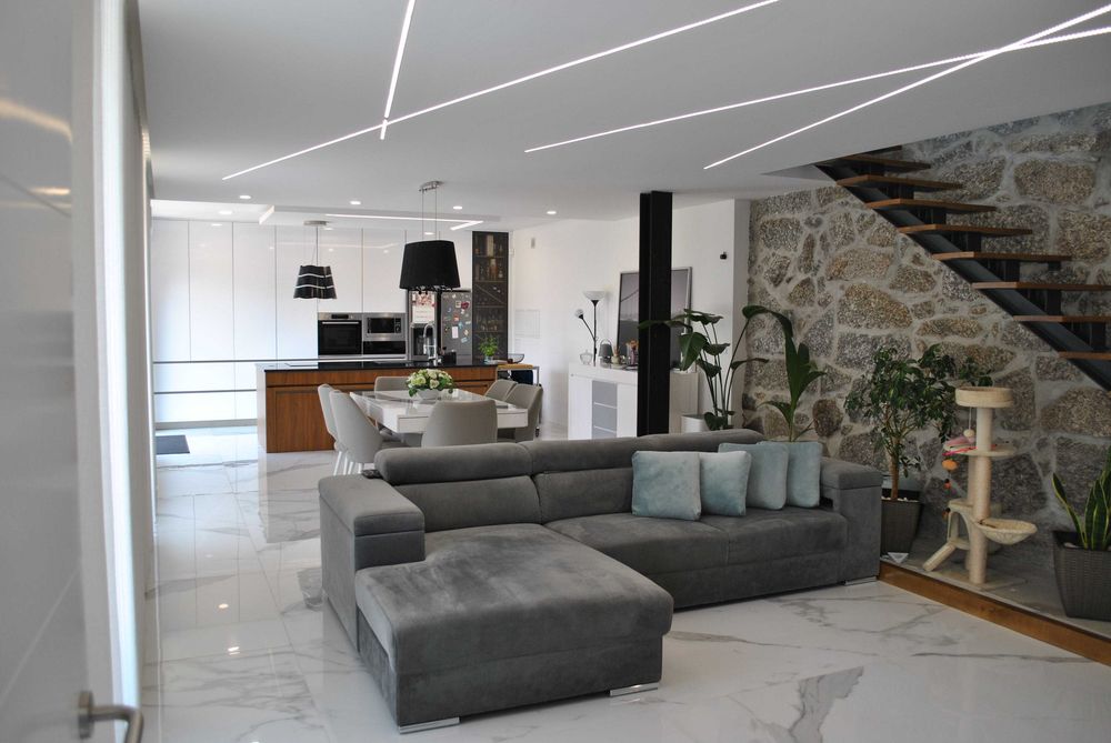 Quintinha com 12.000 m² e casa V3 totalmente renovada – o refúgio perfeito!