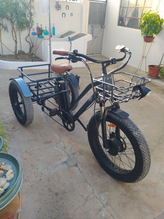 Triciclo elétrico