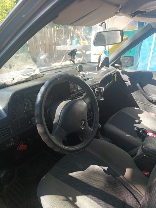 автомобіл Опель в хорошому стані
