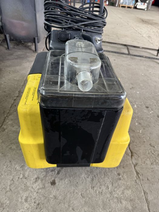 Професійний Миючий пилосос KARCHER PROFI 200