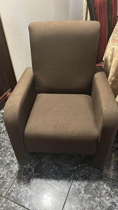 Vendo poltrona quase nova.