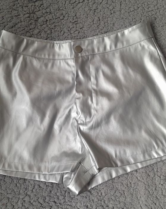 Srebrne spodenki damskie