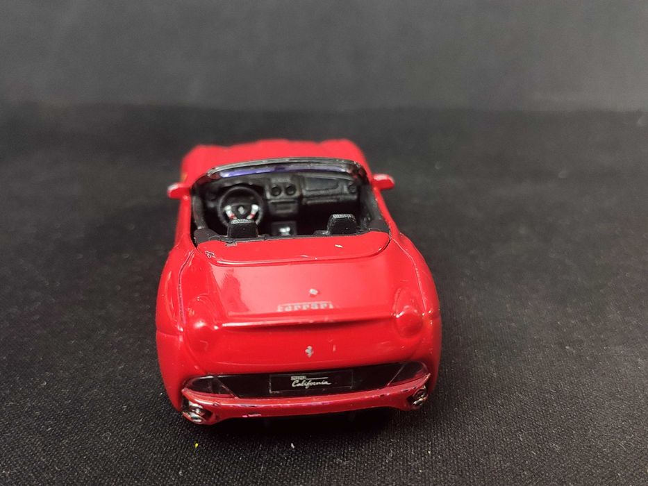 Модель авто Ferrari California Cabrio 1.43 Bburago