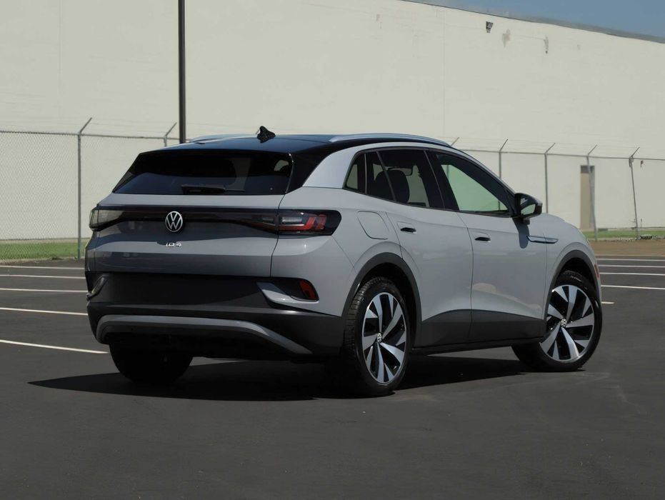 Volkswagen ID.4      2022