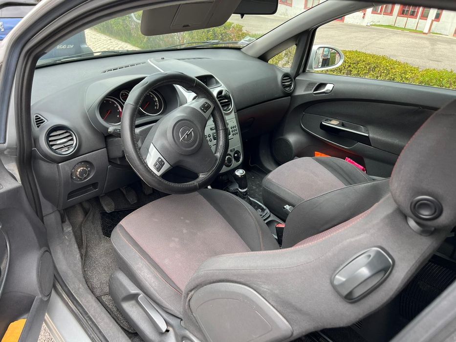 Opel Corsa D 1.2 gasolina – 2008 – 170.000 km