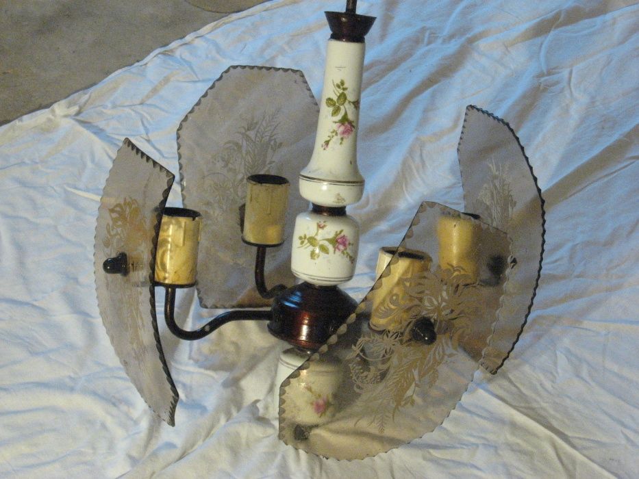Sprzedam ładny Żyrandol porcelanowo szklany z 4 gwintami E-27