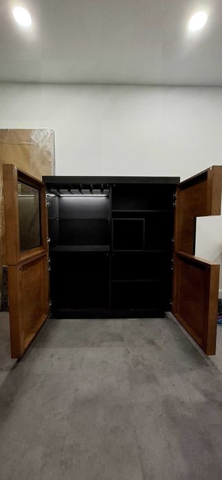 Louceiro Antarte Linha Oporto com 4 Portas / Bar