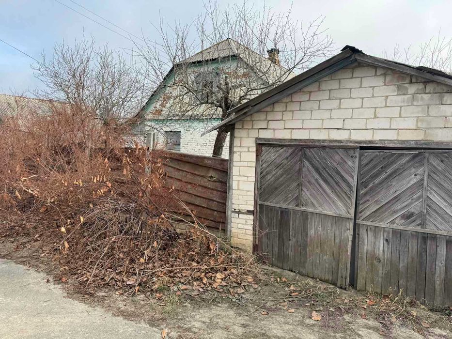 Продам ділянку в центрі Немішаєво. Поруч ж/д вокзал, ліцей, ринок.