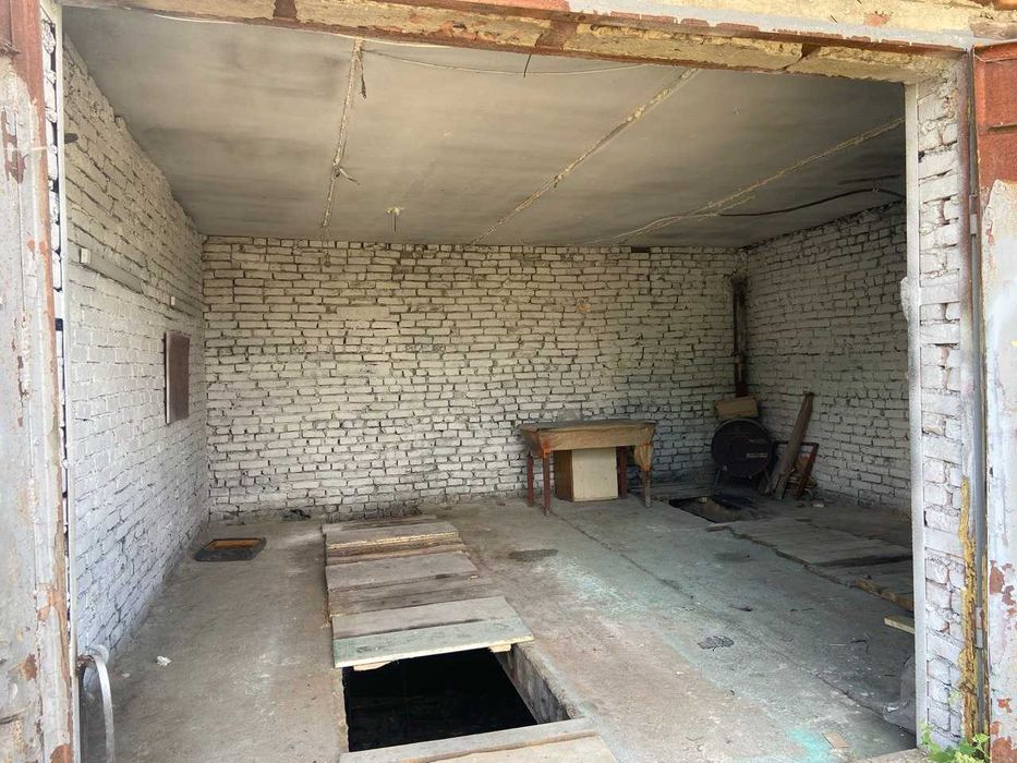 Здам великий (на дві машини) двоповерховий капітальний цегляний гараж