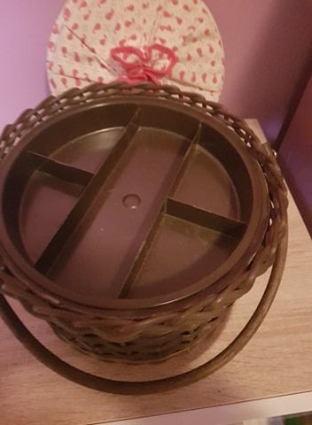 Caixa de costura em vime e tecido