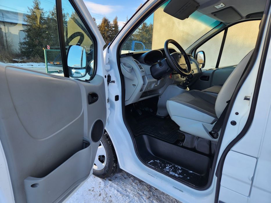 Опель Віваро 2011 рік, 2,0 дизель, 84 квт.Оригінальний вантажо-пасажир