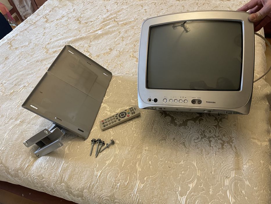 Televisao com comando e suporte