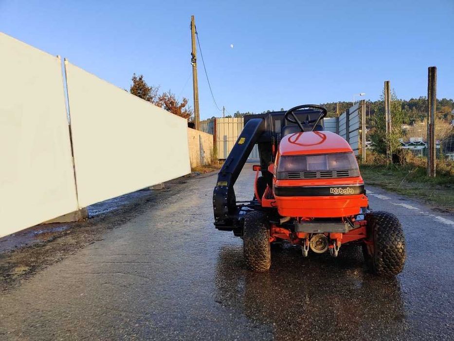 TRACTOR CORTA RELVA - KUBOTA - GAMA PROFISSIONAL
