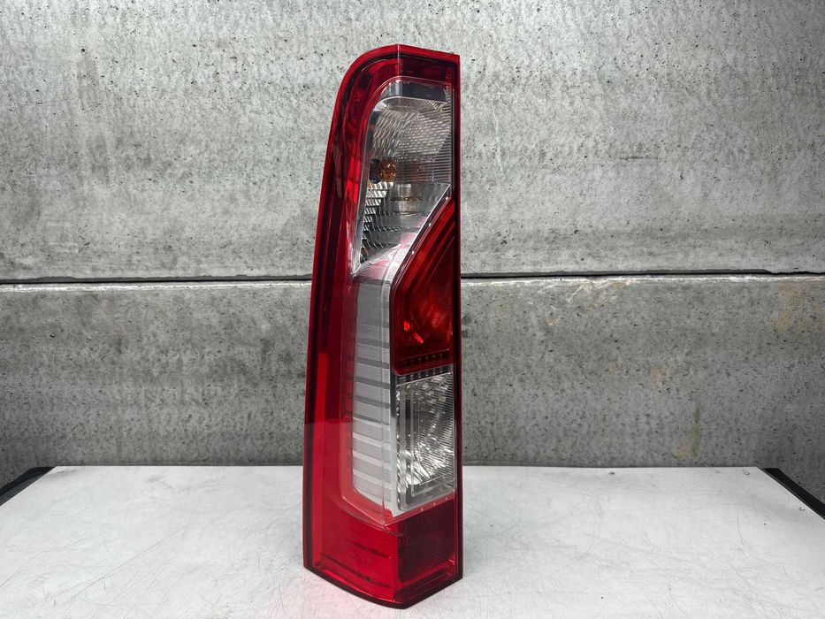 Farolim traseiro esquerdo Renault Master (2012)