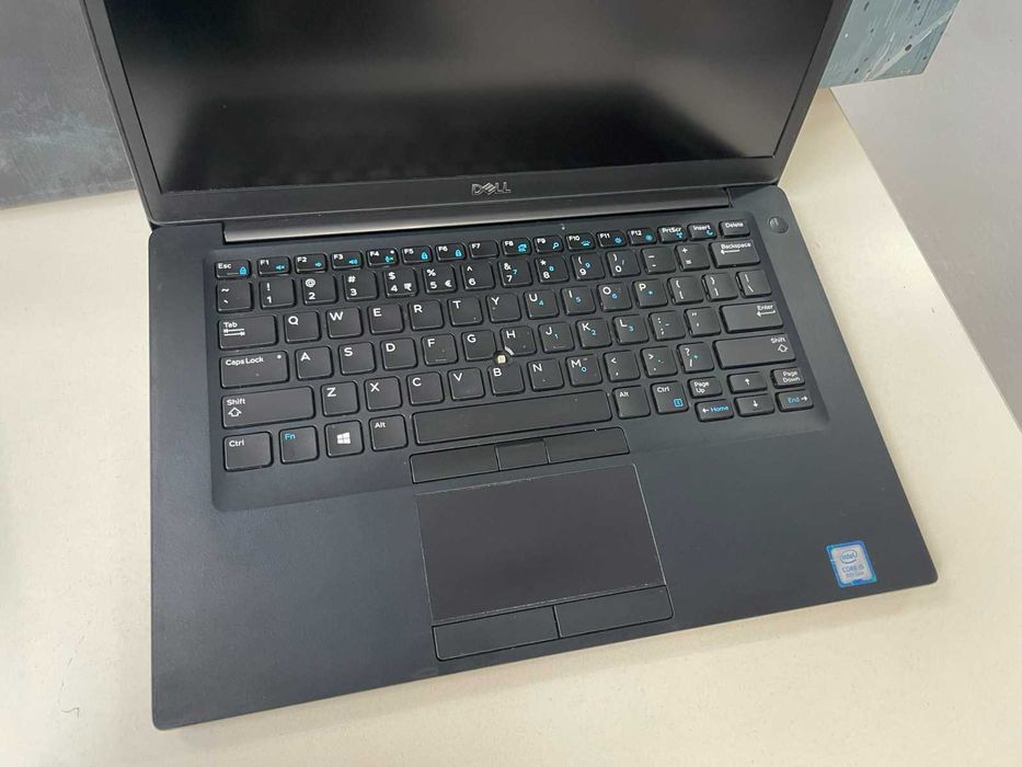 Dell Latitude 7490 ідеальний для роботи і навчання є кількість