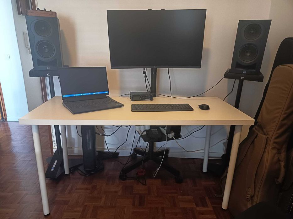 Mesa branca para escritório/ateliê/estúdio (como nova!)