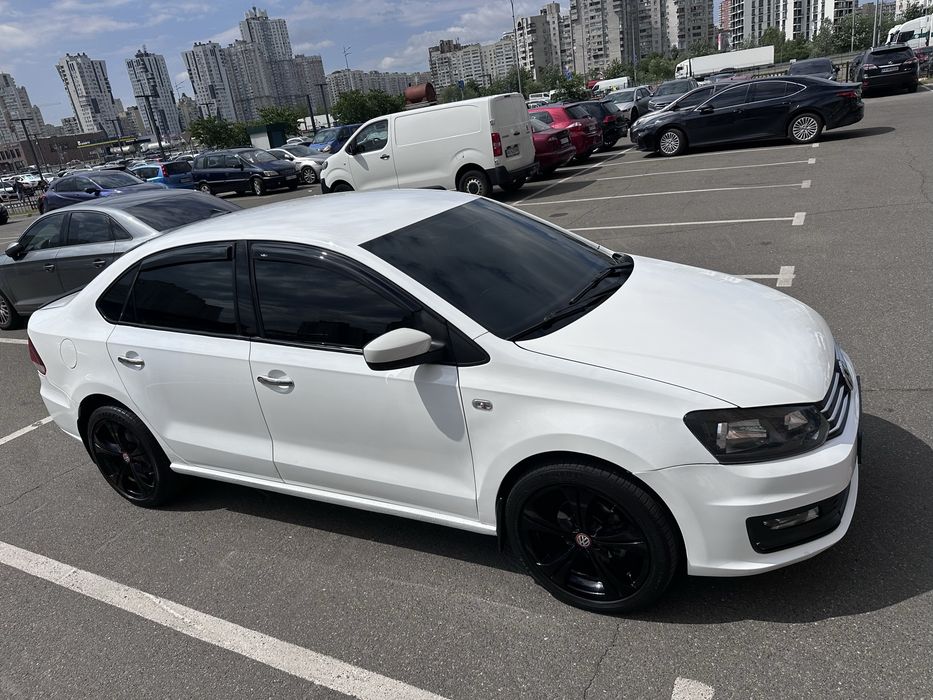 Volkswagen Polo ,1.6 Газ-Бензин 2017