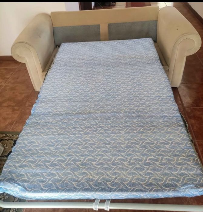 Sofá com cama  e 2 pequenos