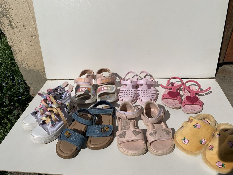 Босоніжки, сандалі, туфлі, мешти