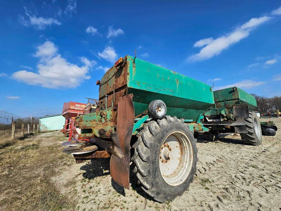 Розкидач добрив Amazone ZGВ-8200