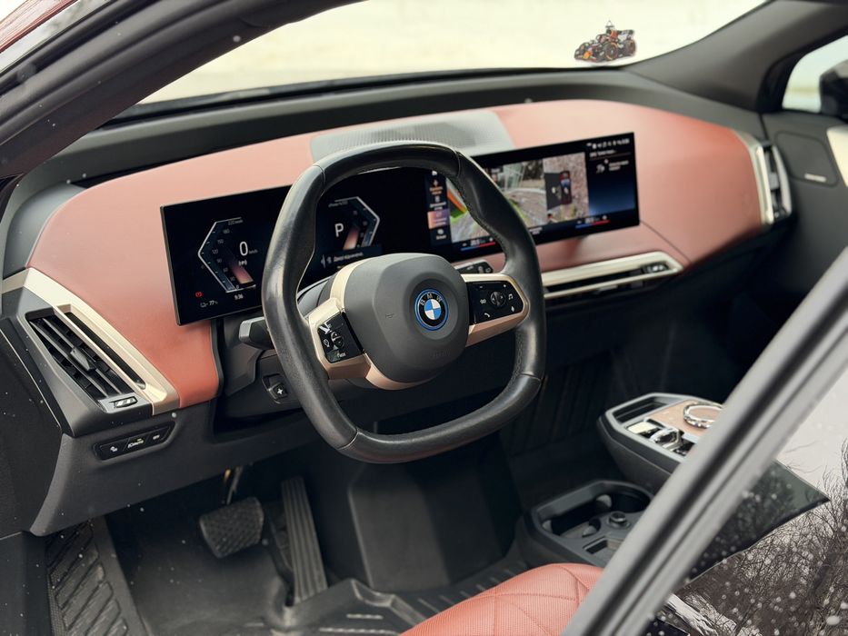 BMW iX XDrive50 2022 рік