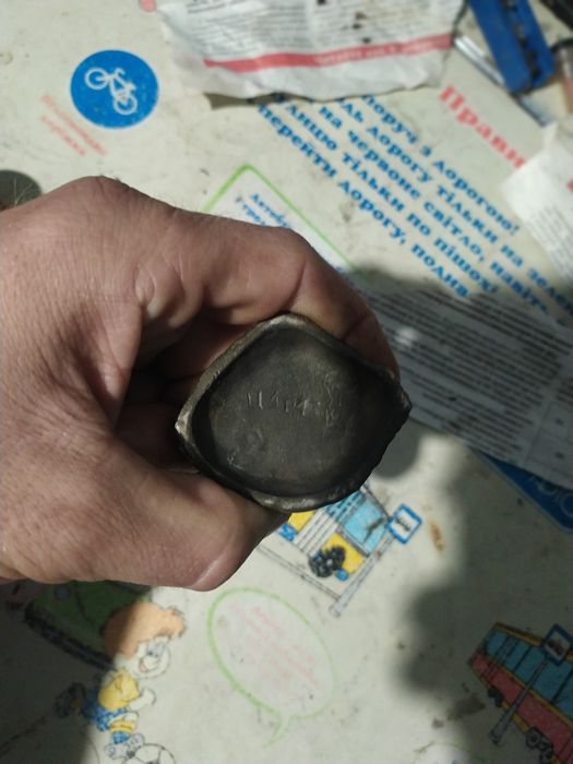 Продам статуетку мальчик ловящий м'яч