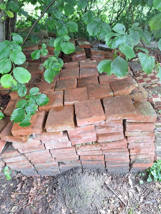 Stare płytki ceglane kostka ceglana cegła