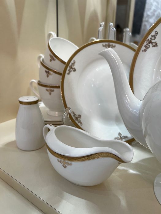 Продам шикарный столовый сервиз на 6 персон. 48 предметов.
