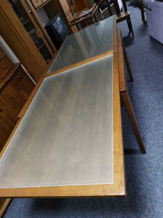 Mesa de jantar extensível com vidro fosco