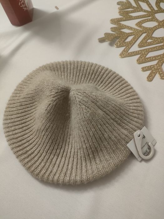 Beżowy beret Sinsay