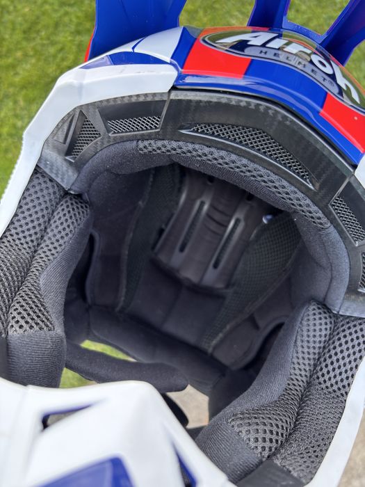 Capacete airoh semi novo