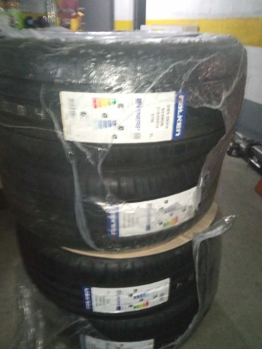 Pneus completamente novos Falken 215/55 R16