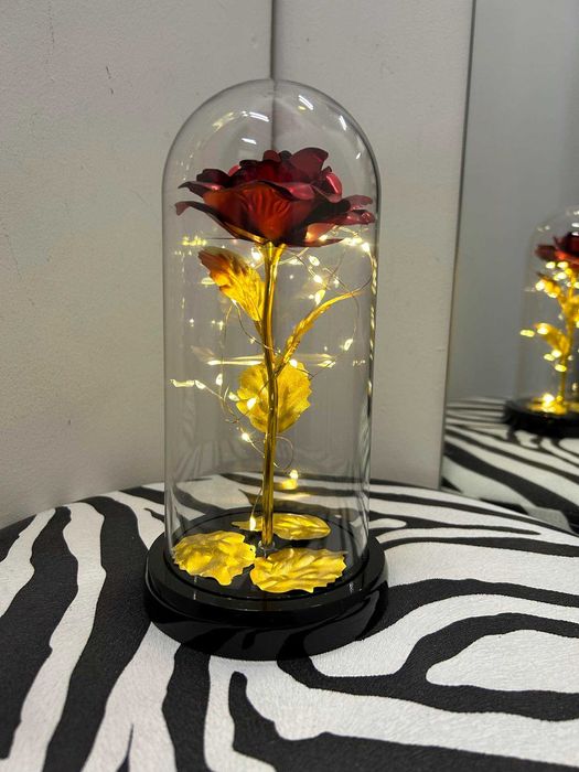 Wieczna róża na kabel i baterie