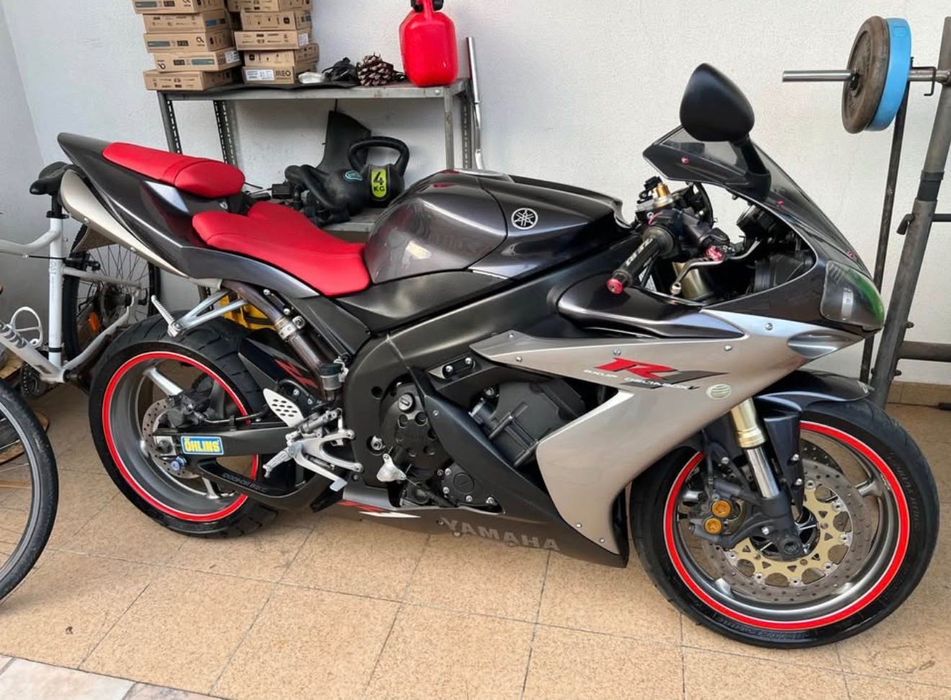 R1 2004 só pegar a acelerar!