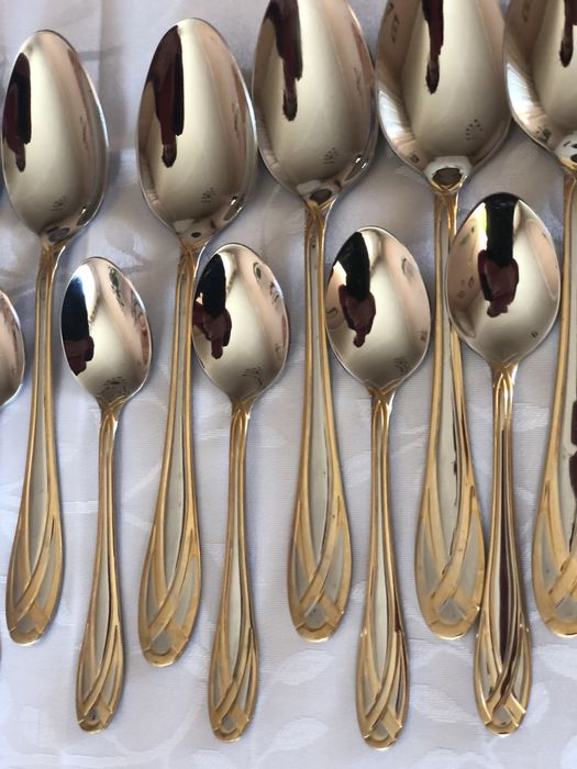 Набір нових столових і чайних ложок