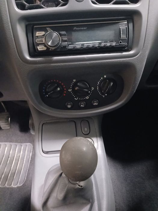 Renault clio 1.2 ano 1999