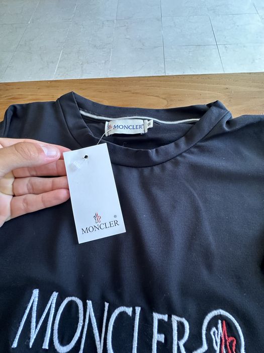 Duas camisolas moncler