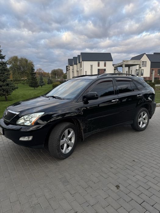 Lexus автомобіль