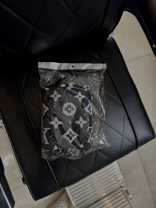 Peleryna do strzyżenia włsów