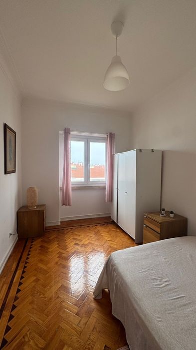 Aluga-se guarto em casa compartilhada