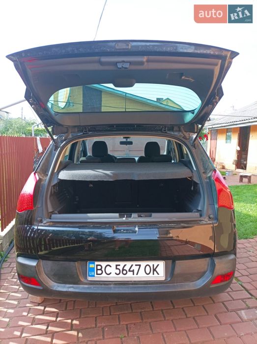 Peugeot 3008 чорний в гарному стані! Кросовер.