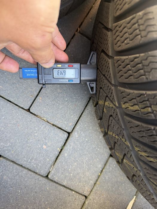 Диски колеса 18 R18 5 114,3 235 45 Pirelli зима  Тесла Tesla модель Model 3
