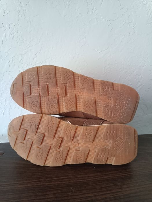 Жіночі кросівки натуральні беж