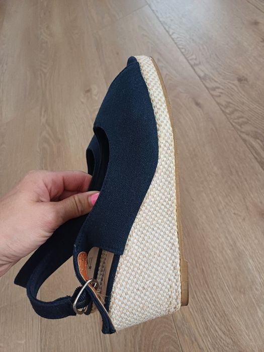 Buty sandałki na konturnie 37 nowe