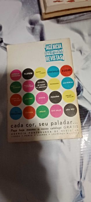 Livro _Thunder_ de Raf Lauci-Peace