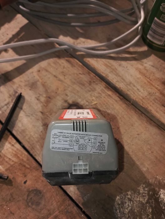 Siłownik zaworu dzielącego Honeywell VC8010ZZ00/U 3-drog. 24V