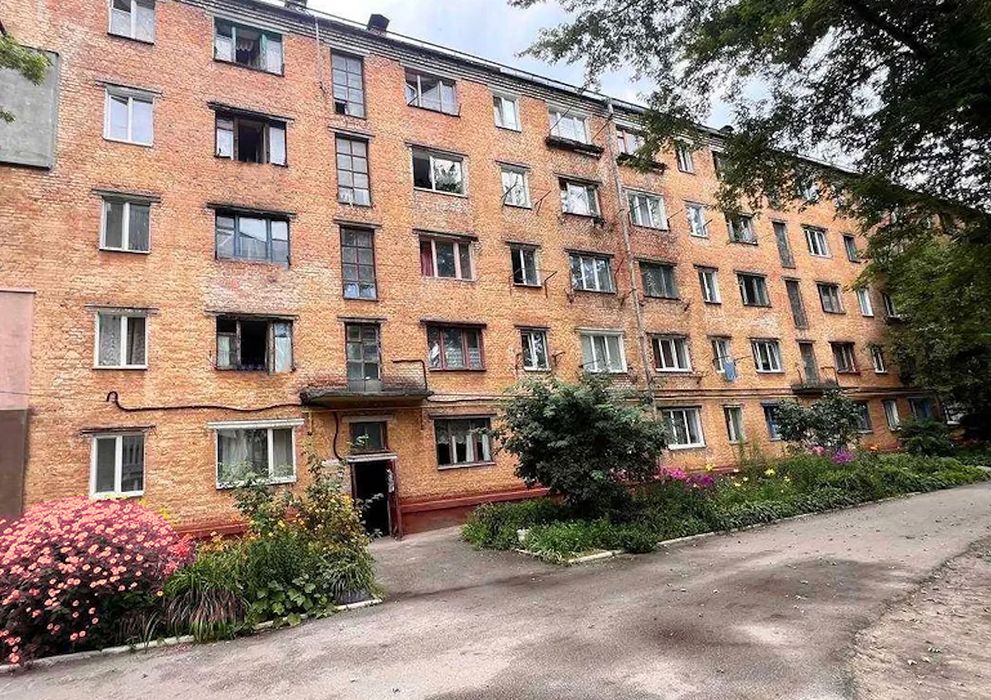 без % 1 кімната 16,3м2 р-н Шерстянка. Світло не вимикають. Право власності.