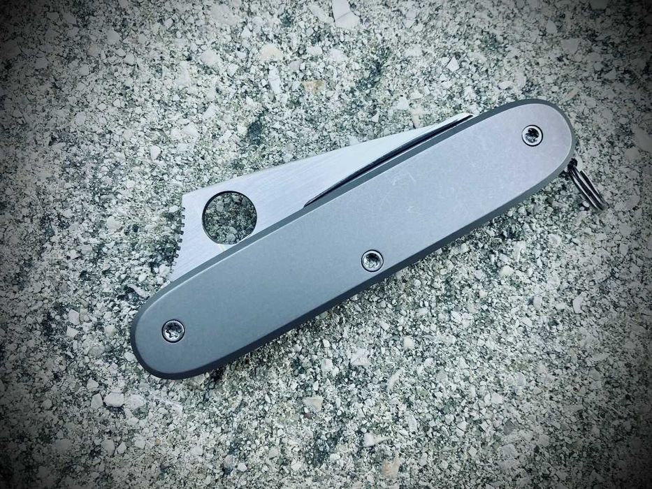 Victorinox Pioneer Custom em titânio, canivete suiço